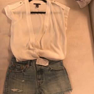 Adorable white flowy blouse